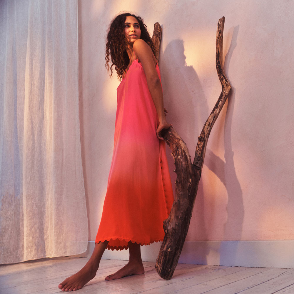 juliet dunn red dress Juliet Dunn | Red V Neck Mosaic Maxi Dress